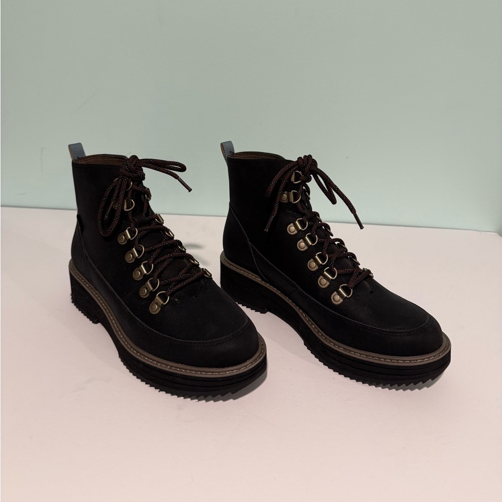 Teva Women’s Midform Boot Black Size 8.5 NWOT